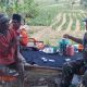 Babinsa Waru Timur Jalin Keakraban Lewat Komsos Bersama Warga