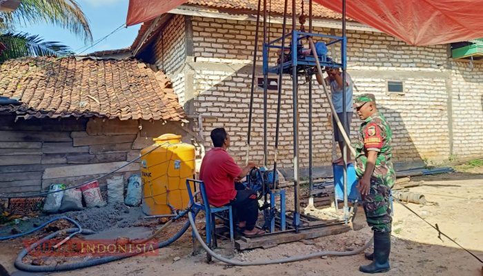 Babinsa Palengaan Dampingi Warga dalam Pengeboran Sumber Air Bersih