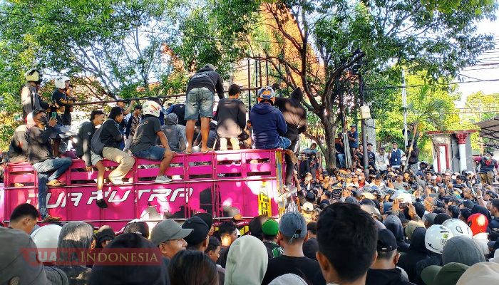 Demo Jilid 2 di Pati, Massa AMPB Sampaikan Tuntutan ke DPRD