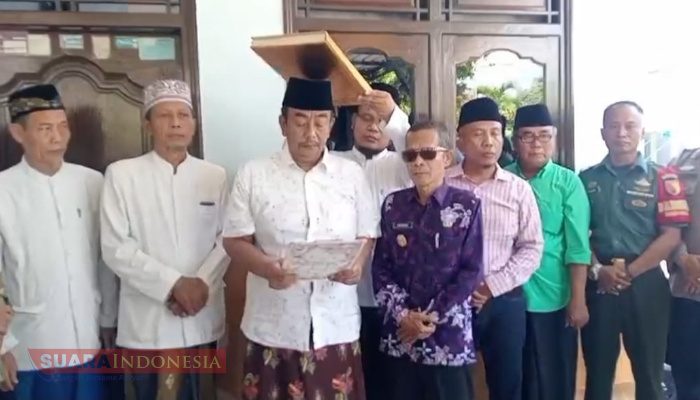 BB Bantah Isu Pernikahan, Bersumpah di Bawah Al-Qur’an 6 BB Bantah Isu Pernikahan, Bersumpah di Bawah Al-Qur’an