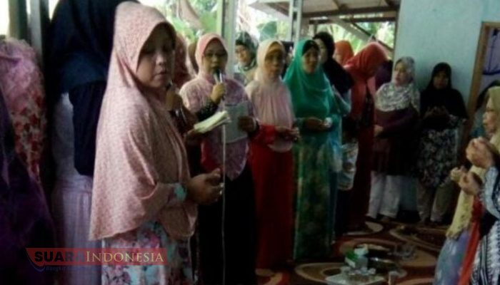 Ibu-Ibu Warhidal Sawangan Baru Deklarasi Pilah Sampah dari Rumah