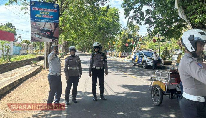 Bersama Disperkimhub, Satlantas Polres Sumenep Pasang Rambu di Kawasan Tertib Lalu Lintas