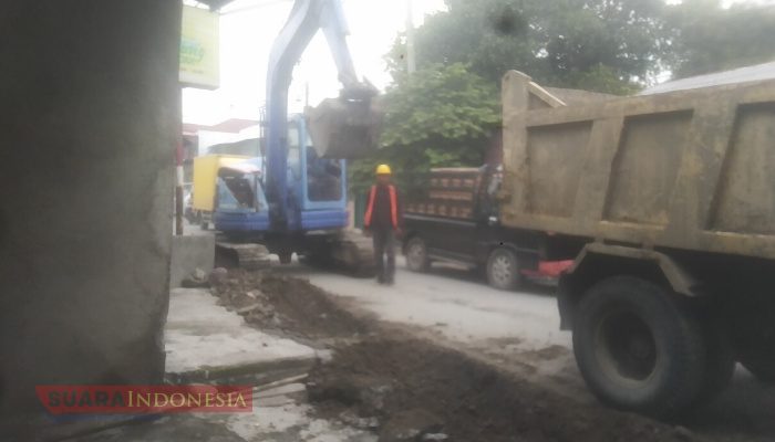 Kontroversi Proyek Pengecoran Jalan di Tembung, Operator Excavator Tak Tahu Sumber Dana