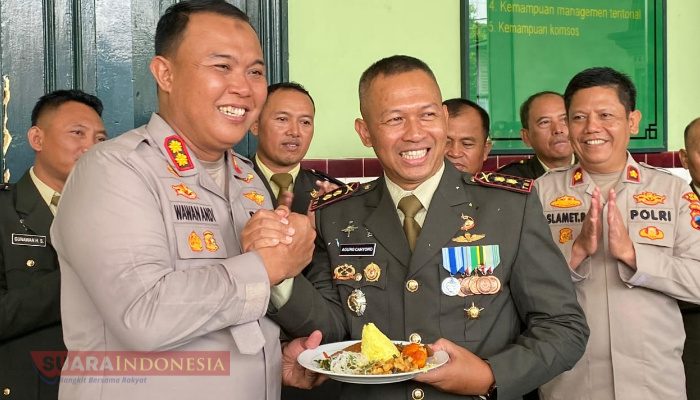 Kejutan Istimewa HUT ke-80 TNI, Kapolres Blora Bawa Tumpeng untuk Kodim 0721/Blora