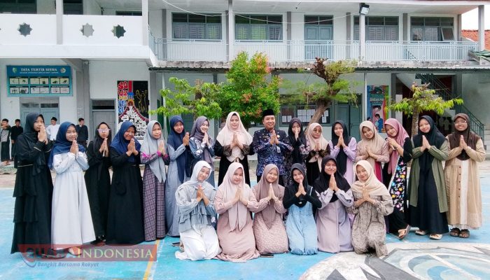 Peringati HSN Plt Kasek SMAN-1 Sampang Berharap Semangat Juang Santri Jadi Tauladan Seluruh Siswa