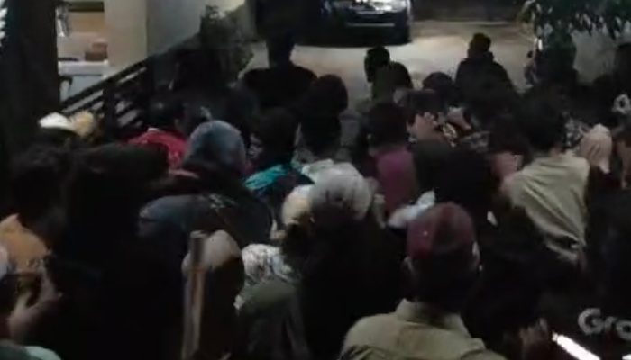 Ribuan Warga Kangean Gelar Aksi di Polsek Hingga Pembakaran waterpark, Protes Penangkapan Enam Nelayan