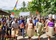 Kunjungan Perdana ke Papua, Menteri Nusron Sosialisasikan Pendaftaran Tanah Ulayat dan Serahkan Sertipikat Rumah Ibadah