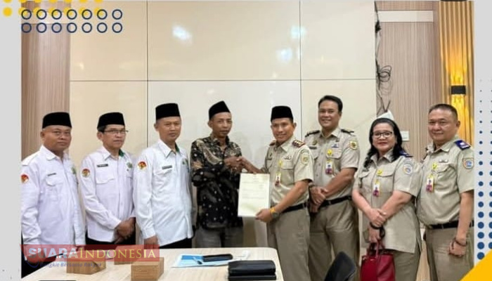 Berikan Kepastian Hukum atas Aset Wakaf, Kepala Kantor Pertanahan Kota Bogor Serahkan Sertipikat Tanah Wakaf