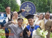 Sulthan Fakhri Dien Cahyono Diwisuda TIN IPB 2025, Siap Rintis Usaha Roti Heri Cahyono: “Yang Penting Dia Bahagia dan Serius” 13 IMG 20251129 113254