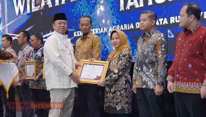 24 Satker ATR/BPN Terima Predikat WBK, Menteri Nusron Beri Apresiasi dan Imbau untuk Jaga Kualitas Layanan