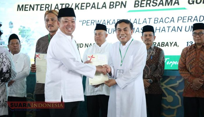 Jelang Natal, Romo Wahyu Terima Sertipikat Gereja Katolik Fransiskus Asisi sebagai Kado Natal bagi Umat