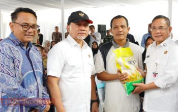 Menko Zulkifli Hasan Kunjungi Kampung Nelayan Banyutowo Pati 3 IMG 20251220 190052
