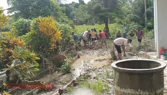 Libatkan Partisipasi Warga, Kementerian Kebudayaan Bersihkan Cagar Budaya Terdampak Banjir