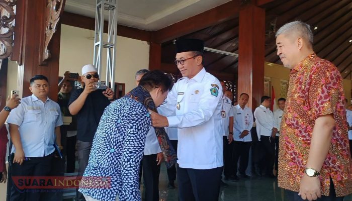 Wisudawan Terbaik Doktor di Tiongkok, Hadiatullah Disambut Bupati Pamekasan dan Ratusan Pelajar