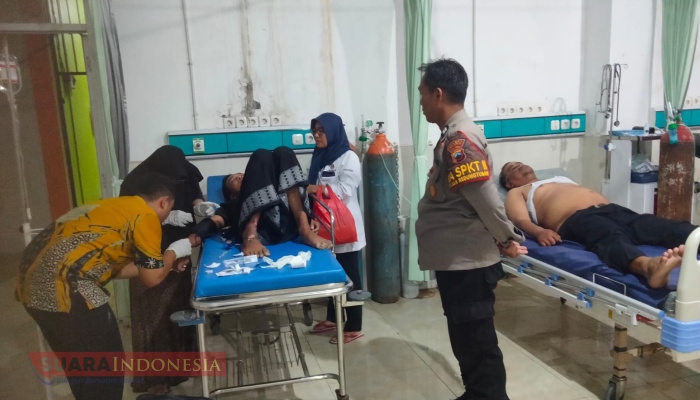 Empat Karyawan BPR BKK di Kedungtuban Tersengat Listrik Tegangan Tinggi Saat Memasang Tiang Bendera