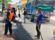Merespon Keluhan Warga, DPUTR Pati Lakukan Penambalan Ruas Jalan Rusak 9 IMG 20260216 212952