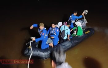 Sat Polairud Polres Tanjab Barat Evakuasi Pasien Darurat ke RSUD Daud Arif