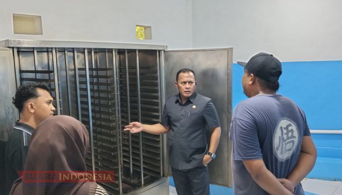 Wabup Pamekasan Sidak Dapur MBG di Pademawu Timur, Tekankan Standar Kebersihan dan Keamanan Pangan