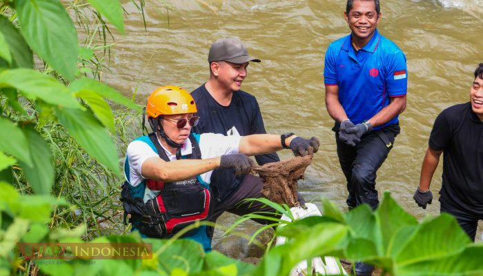 Susur Ciliwung, Dedie Rachim Tegaskan Komitmen Pengelolaan Sampah dari Hulu