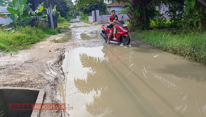 Bagaikan Kubangan, Jalan Swadaya II Deli Serdang Dikeluhkan Warga karena Rusak Bertahun-tahun