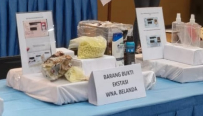Ditresnarkoba Polda Kaltim dan Bea Cukai Bongkar Penyelundupan 1.190 Ekstasi Asal Jerman, Seret WNA Belanda