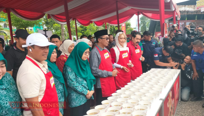 Royco dan Pemkab Pamekasan Bagikan 5.000 Porsi Makanan Gratis pada Festival Berkah di Arek Lancor 7 IMG 20260530 173451