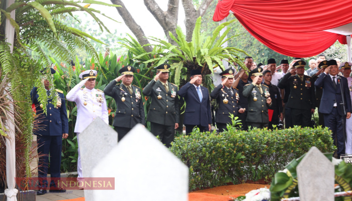 Kasad Berikan Penghormatan Terakhir kepada Jenderal TNI (Purn) Ryamizard Ryacudu