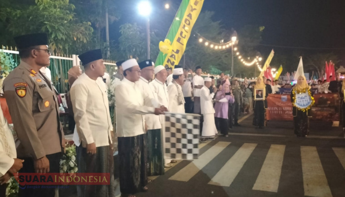 Lepas Pawai Ta’aruf 1 Muharram 1448 H, Bupati Pamekasan Ajak Masyarakat Maknai Semangat Hijrah