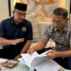Haji Uma Serahkan Hasil FGD Penggunaan Media Sosial kepada Ketua DPR Aceh, Dorong Penguatan Literasi Digital