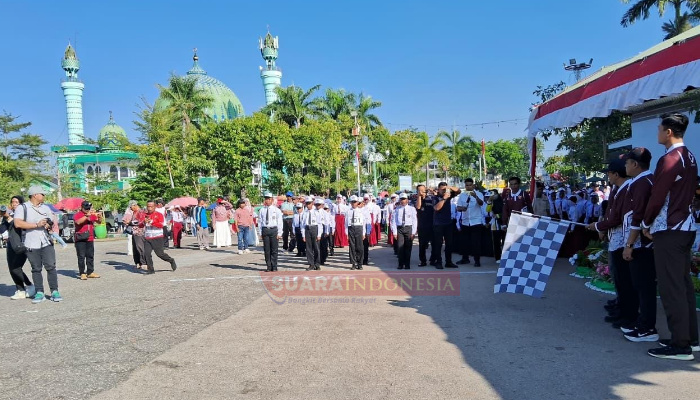 63 Regu SD/MI se-Pamekasan Ikuti Gerak Jalan, Bupati Kholilurrahman: Sarana Pendidikan Karakter