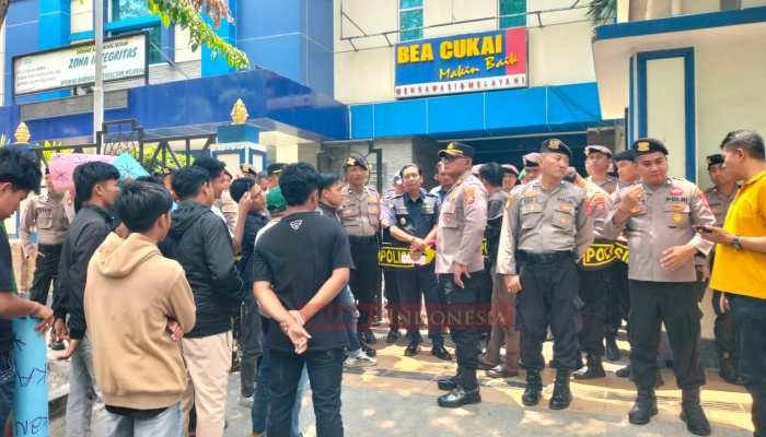Salah Satu Sekolah di Sumenep Diduga Dijadikan Tempat Produksi Rokok, SPMP Geruduk Bea Cukai