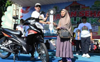 Ribuan Peserta Meriahkan Jalan Sehat Politik DPRD Sumenep, Zainal Arifin Ajak Rawat Kebersamaan 4 IMG 20261019 225659